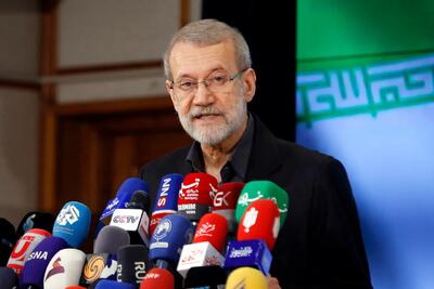 آسوشیتدپرس: انتصاب لاریجانی به این معناست که به دنبال تغییر از مسیر تندروی به سمت یک مسیر میانه‌روتر است