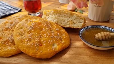 طرز تهیه نان شیرمال نرم و پنبه ای بدون شکر و تخم مرغ!