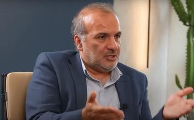 ویدیو / واکنش فرشاد فاطمی، استاد اقتصاد دانشگاه شریف، به شرایط نامطلوب اقتصادی کشور:  کفاره شراب‌خوری‌های بی حساب، هوشیار در میانه مستان نشستن است / عادت کردیم به سال‌ها سیاست گذاری نامناسب اقتصادی