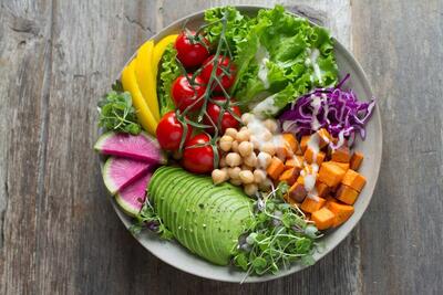 مضرات داشتن یک رژیم گیاهخواری بدون مصرف مواد حیوانی مانند تخم مرغ و شیر!