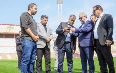 عملیات آماده‌سازی چمن هیبریدی ورزشگاه یادگار امام تبریز با جدیت ادامه دارد