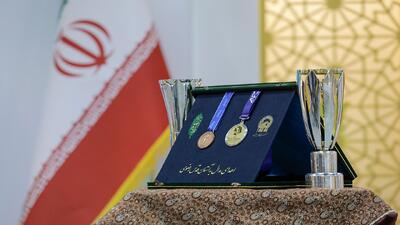 اهدای مدال قهرمانی ملی‌پوش فوتبال ساحلی کشور به موزه آستان قدس رضوی - پارس فوتبال