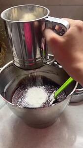 کیک خیس شکلاتی مخصوص صبحانه، شروعی شیرین و انرژی‌بخش+ فیلم