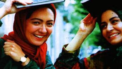 تصویر روز | آتیلا پسیانی و نیکی کریمی در نمایی از فیلم دو زن؛ سال 77 | گلی شی