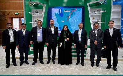 بازدید وزیر راه از غرفه ایران در اجلاس کشورهای محصور در خشکی