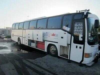 انتقال ۱۱ زائر مصدوم از عراق به مرز مهران توسط اتوبوس آمبولانس هلال‌احمر