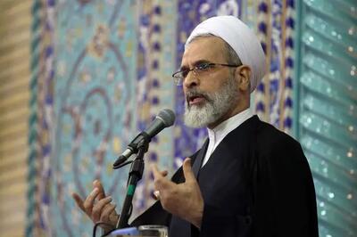 امام جمعه قم: نگذارید تیغ را از حزب الله بگیرند