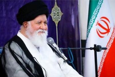 علم الهدی: استکبار جهانی تا مرز نابودی ایران ایستاده و هر چه ما مبارزه و ایستادگی کنیم دشمن عقب‌نشینی می کند