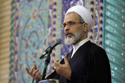 امام جمعه قم: طرح مسائلی مانند خلع سلاح حزب الله، موضوع دو کشوری، آزادی گروگان‌ها، همه فریب و وعده‌های دروغین است / اگر تیغ را از حزب الله بگیرید، سرنوشت لبنان همچون سوریه خواهد شد