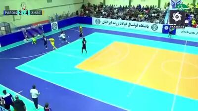 حرکت خیره‌کننده بهزاد رسولی دروازه‌بان تیم فولاد زرند ایرانیان در لیگ برتر فوتسال ایران