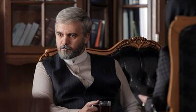 کامبیز دیرباز در سریال زخم کاری با گریمی متفاوت