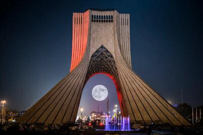 هوش مصنوعی برج آزادی و برج میلاد را در حال رقص مشترک شکار کرد - چیدانه