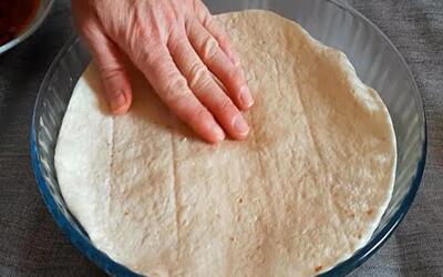 طرز تهیه پیتزا ساده با نان لواش / با نان لواش ناهار خوشمزه درست کنید