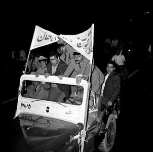 عکس/ جهان پهلوان سوار بر جیپ ارتش