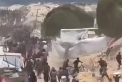فیلم/ فرود بسته‌های کمک‌های هوایی در اردوگاه آوارگان غزه