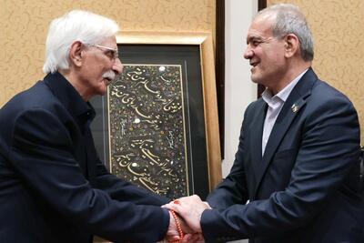 نمادی از پیوند دیرین؛ تابلوی خوشنویسی اقبال لاهوری به رئیس‌جمهوری ایران در سفر پاکستان اهدا شد
