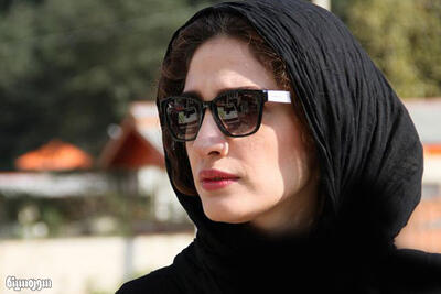 مینا ساداتی در «مرثیه‌ای برای کتاب‌سوزی‌ها» - سوره سینما