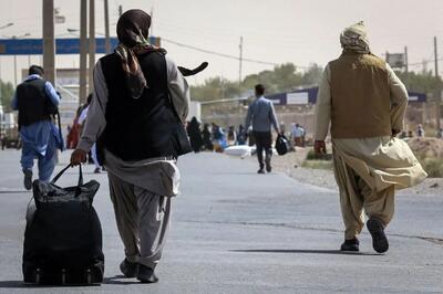تاکنون ۸۲۰ هزار مهاجر افغانستانی از مرز دوغارون خارج شده‌اند