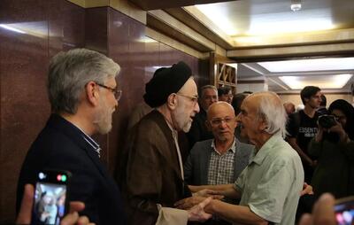 تصاویر سید محمد خاتمی و شفیعی کدکنی در حاشیه یک مراسم