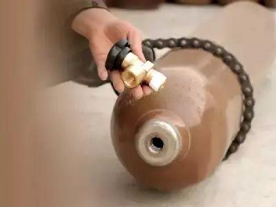 راهنمای کامل خرید گاز هلیوم؛ از بادکنک‌آرایی تا کاربردهای صنعتی