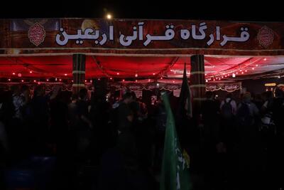 عزاداری زائران در بزرگ‌ترین خیمه قرآنی اربعین