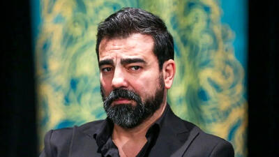 عکس ها / نگاهی به چیدمان عهد بوقی خانه بهزاد خلج از آقای قاضی تا اجل معلق /  از  کنسول طلایی و پرده‌های اعیانی تا گرامافون و دکوری‌های جذاب