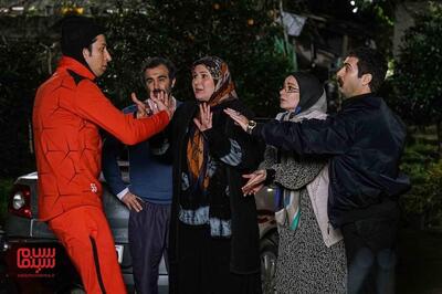 محسن تنابنده و سارا و نیکا در مراسم ختم مادر هما | ببینید