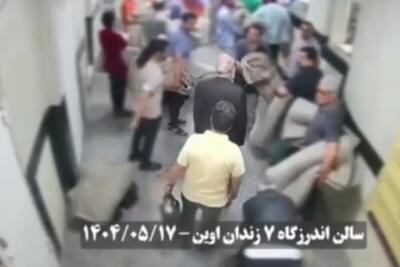 ویدئو | لحظه ورود تعدادی از زندانیان امنیتی به سالن اندرزگاه شماره ۷ زندان اوین