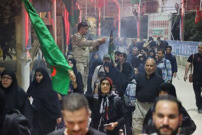 ببینید|صف‌های طولانی اتوبوس‌ها در جاده خانقین به مرز خسروی/انتقال شبانه‌روزی زائران به شهرهای زیارتی ادامه دارد