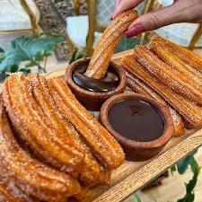 چوروس اسپانیایی، یک شیرینی خوشمزه و بدون نیاز به فر