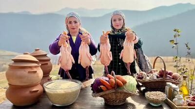 طرز پخت غذای محلی خوشمزه با اردک در دیگ سفالی (فیلم)
