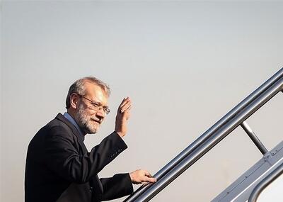 لاریجانی عازم عراق شد/ لبنان مقصد دوم سفر دبیر شورای عالی امنیت ملی / لاریجانی: یک توافقنامه امنیتی با عراق را تدوین کردیم / نگاه ایران در روابط با همسایگان این است که امنیت ایرانیان نقطه اصلی است و در ضمن آن توجه به امنیت همسایگان هم دارد / مثل برخی کشورها نیستیم که فقط امنیت را برای خودشان می‌دانند و دیگر ملت‌ها را له کردند / استقلال لبنان همیشه برای ما مهم بوده