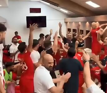 ببینید / جشن تراکتوری‌ها در رختکن نقش جهان پس از فتح سوپرجام