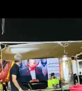 لحظه سنگ باران کامیون‌های حمل‌زباله مزین به تصویر نتانیاهو