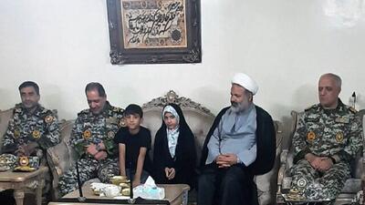 دیدار امیر صباحی‌فرد با خانواده یکی از شهدای ارتش در دفاع مقدس ۱۲ روزه