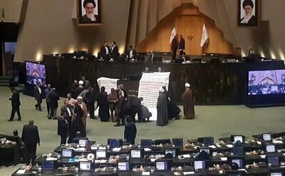 شیوه تندرو‌های سیاسی در هفته‌های اخیر؛ از شهیدِ آبرو خواندن صدیقی تا تشبیه مخالفان به گوساله‌پرست | اقتصاد24