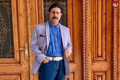 عکس/ چهره جوان رحمت سریال پایتخت در ۲۲ سالگی با مدل موی خاص | اقتصاد24