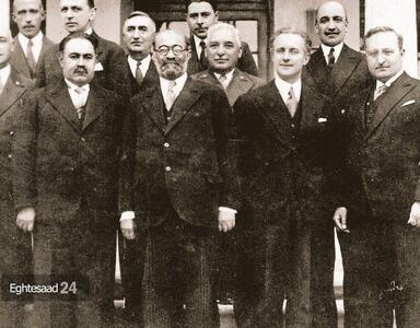 عکس/ ژست خاص محمد علی فروغی ۷۰ سال پیش به همراه تعدادی از افراد کابینه | اقتصاد24