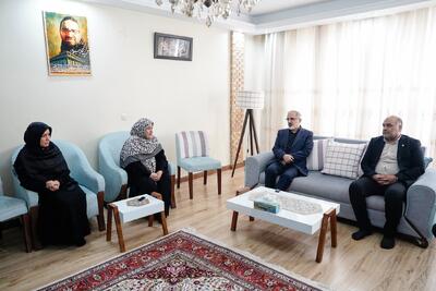 شهید «رجب‌پور» افتخار خانواده بانک مسکن است/ تجلیل از همسر و فرزندان شهید رسانه - سایت خبری اقتصاد پویا