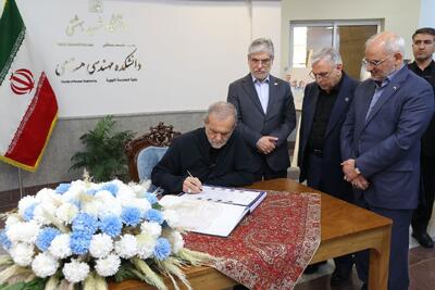 ادای احترام پزشکیان به یادمان شهدای دانشمند | تصاویر