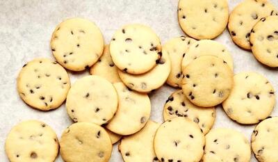 طرز تهیه شیرینی کشمشی نوستالژی در خانه