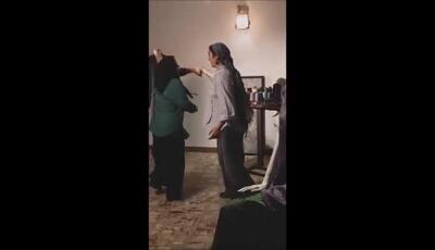 لحظات تماشایی «ماهی رها»؛ وقتی ژاله صامتی و نیاز سنجری، مادر و دختر سینما، روی صحنه تئاتر درخشیدند