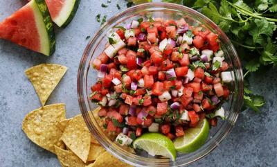 طرز تهیه سالاد سالسای هندوانه؛ ترکیبی از شیرینی و تندی