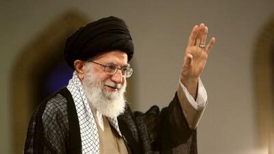 فیلم  خطبه عقد خواندن رهبری انقلاب برای عروس و داماد  2  جیرفتی در حضور سردار سلیمانی