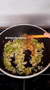 طرز تهیه پیراشکی مرغ + فیلم