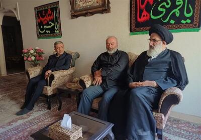 دیدار نماینده ولی‌فقیه در البرز با خانواده‌های شهدای جنگ 12 روزه - تسنیم