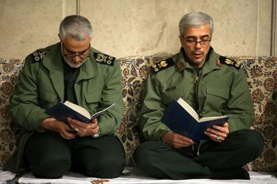 سردار سلیمانی و سرلشکر باقری در یک باغ؛ دهه ۶۰