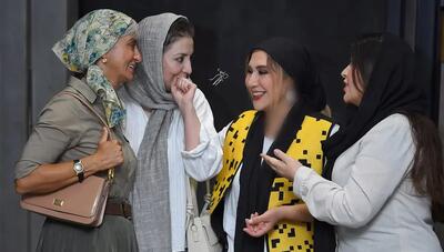 نمایش «عامدانه عاشقانه قاتلانه» با هنرنمایی بازیگران زن (عکس)
