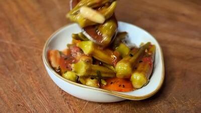 طرز تهیه ترشی بامیه با پوره گوجه فرنگی