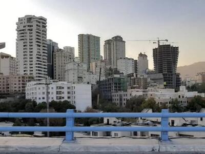 رئیس اتحادیه مشاوران املاک:  قیمت هر متر خانه در شمال تهران بین ۳۰ تا ۵۰ میلیون تومان کاهش یافته /  عوامل سیاسی هیچ تاثیری در بازار مسکن نداشته است